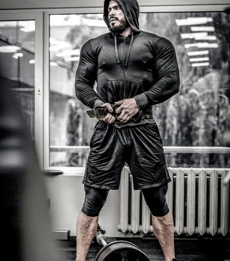 Muscletech elite male pulling to lift